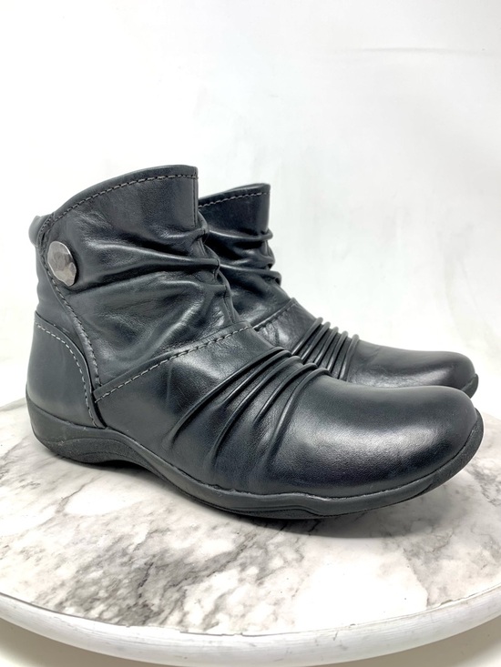 Clarks Shoes - Clarks Kessa Mabel Black Leather Ruched Button Ankle Booties 8 Lagenlook Artsy